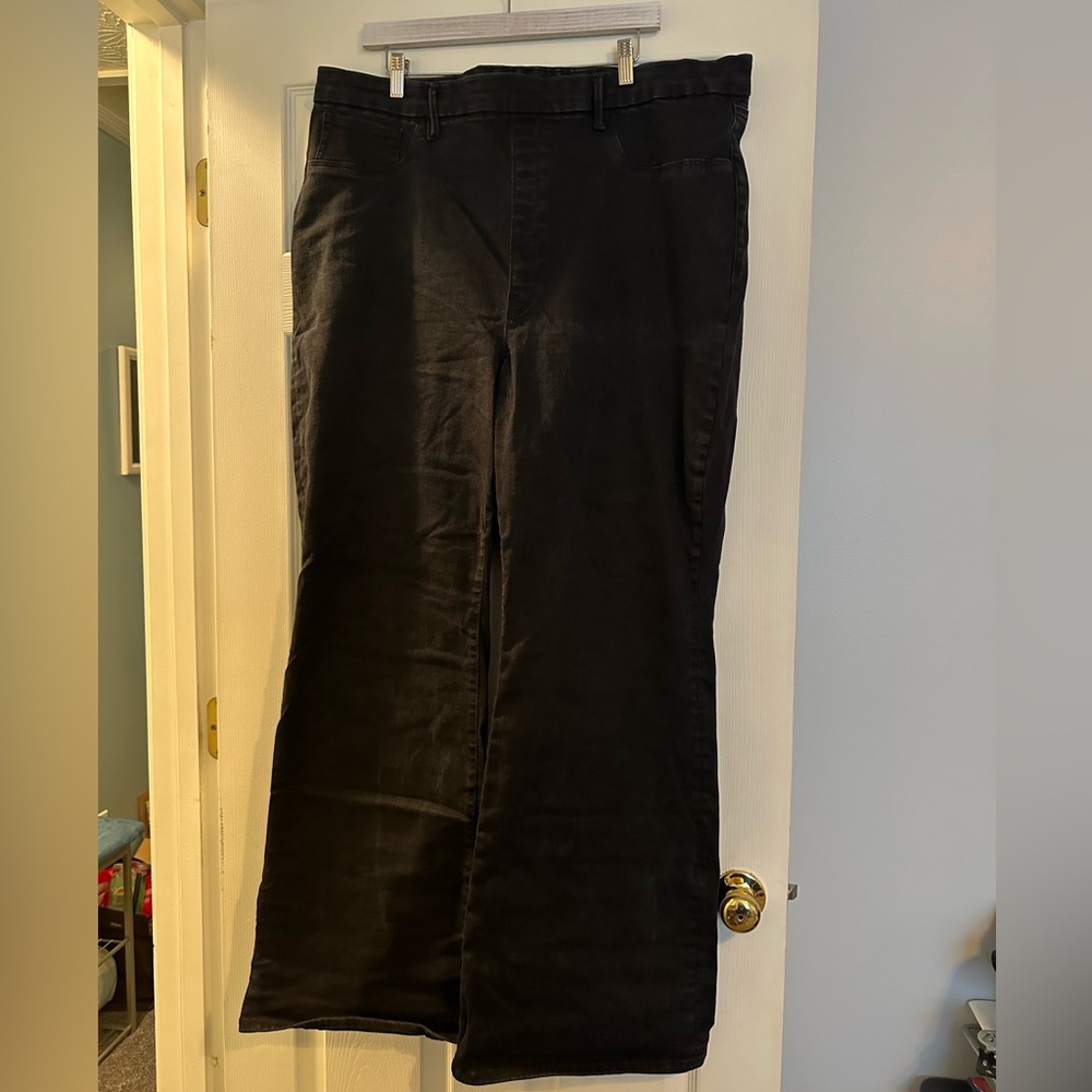 Good American Power Stretch Pull On Flare Black Jeans